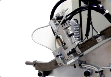 ワークを前後へ切り離す